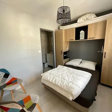 Hébergement de vacances La Azur - Chaleureuse Maisonnette Avec Piscine Partagee
