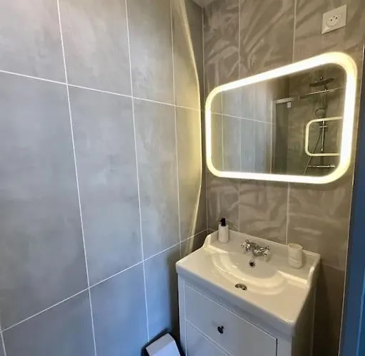 Дом отдыха La Azur - Chaleureuse Maisonnette Avec Piscine Partagee *